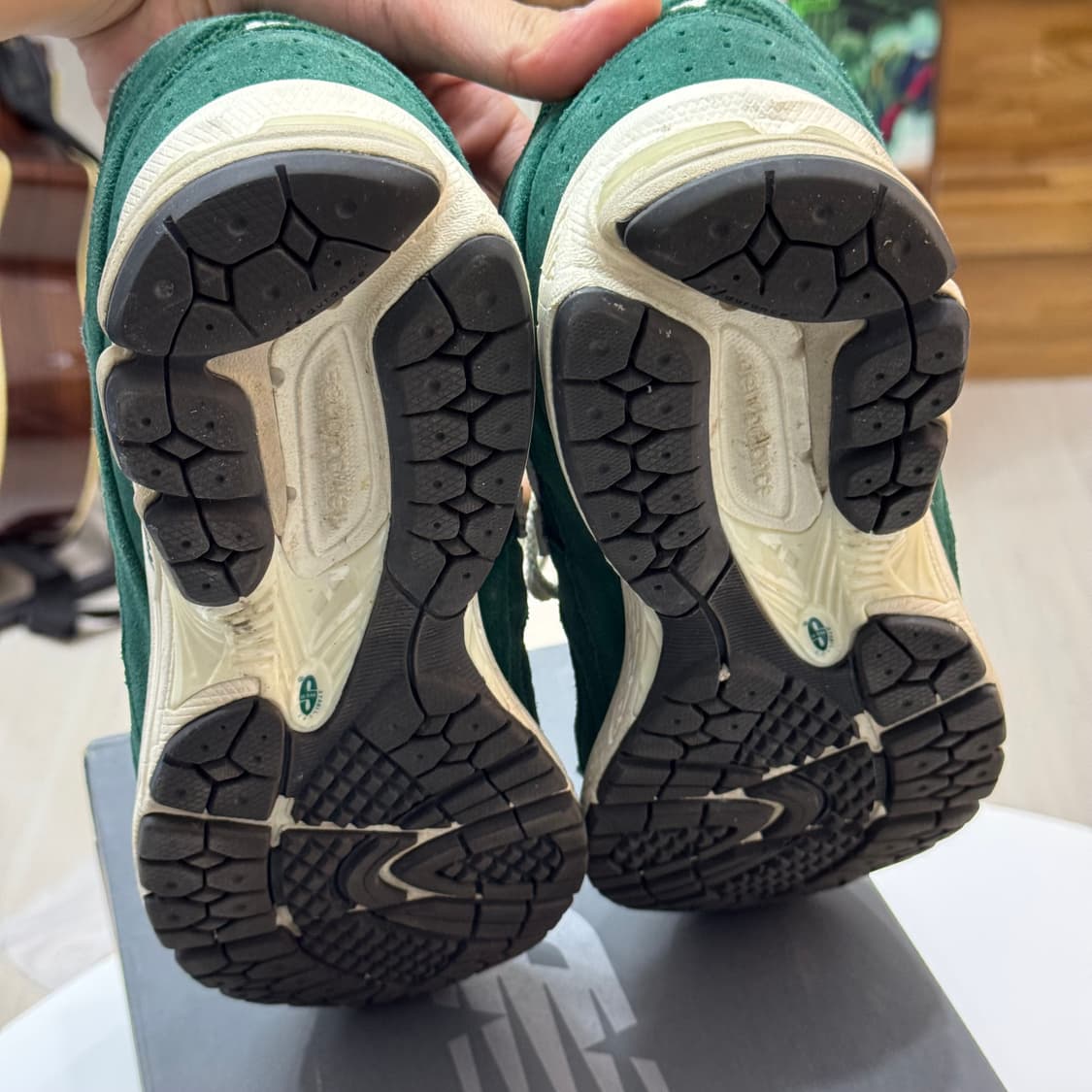 285) 뉴발란스 2002R 나이트 워치 그린 상품이미지3