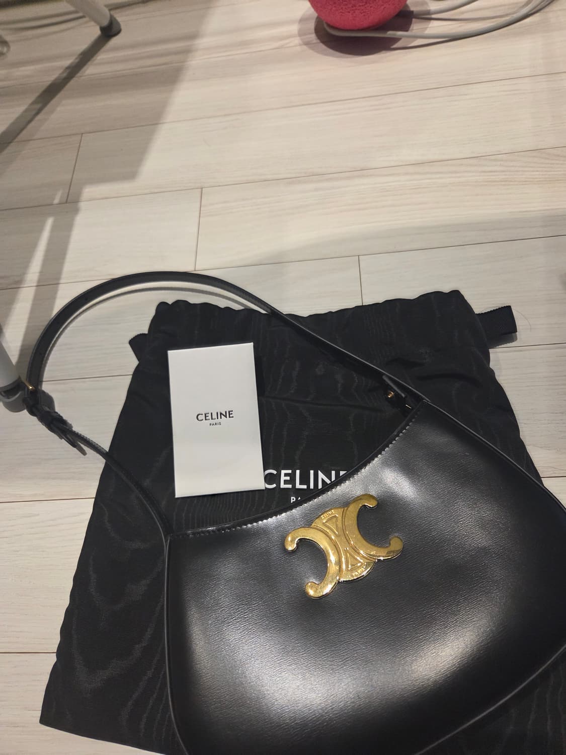 셀린느 틸리백 카프스킨 블랙 상품이미지1