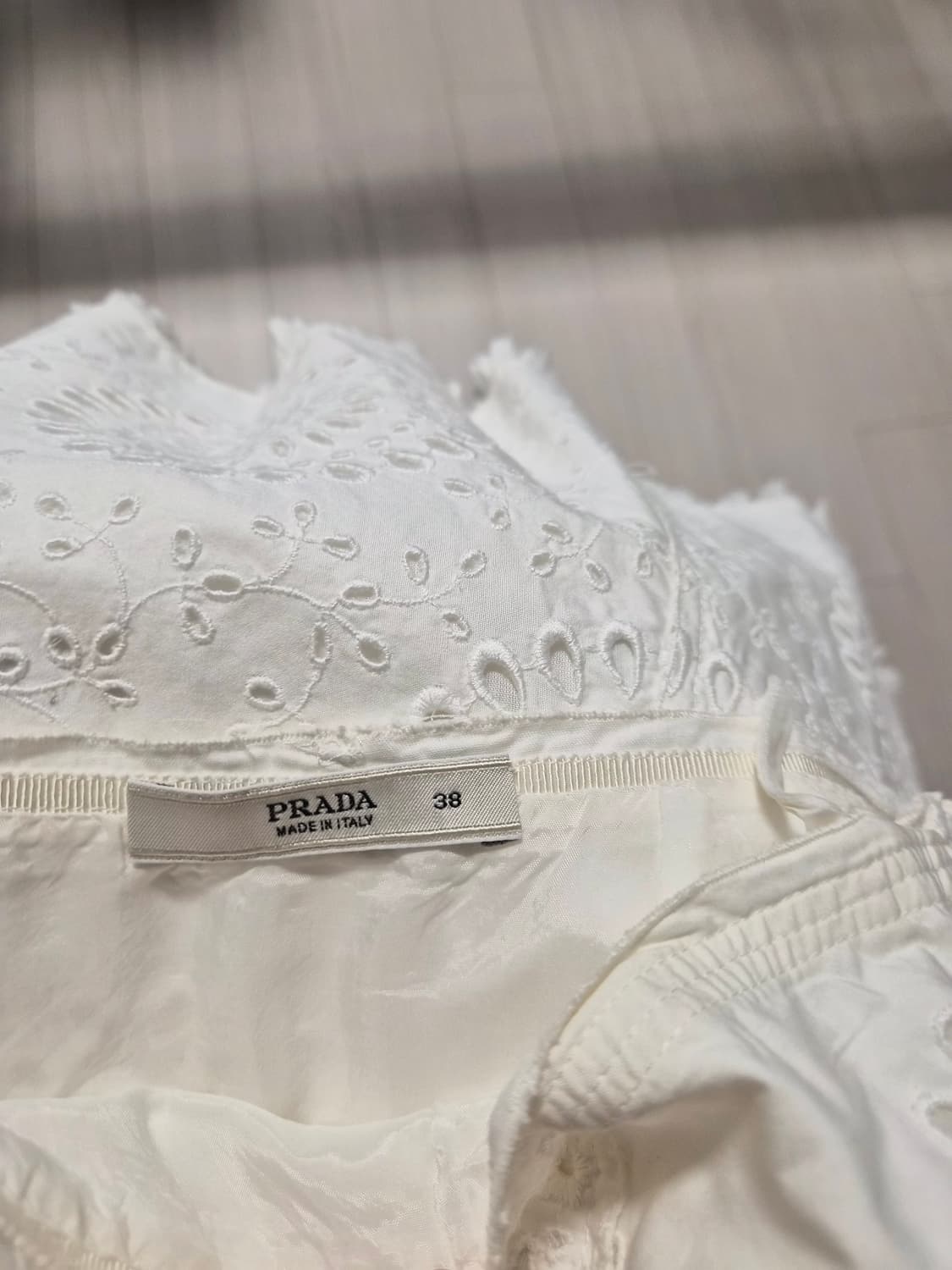 프라다(PRADA) 화이트 아일렛 자수 스커트 상품이미지5