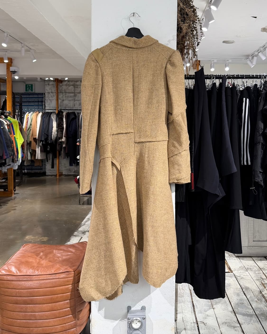 비비안웨스트우드 베이지 리본 트램프 코트 상품이미지6