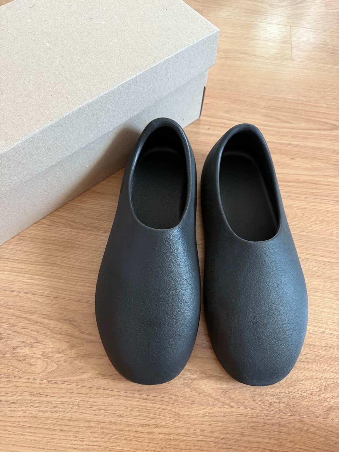 Yeezy 이지 SL-01 블랙 7사이즈(250-255mm) 새상품 상품이미지1