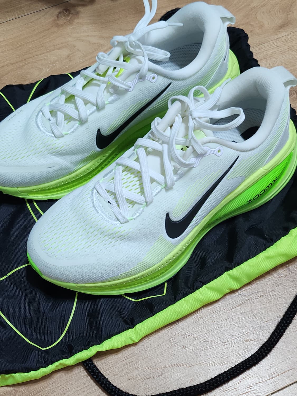 나이키 보메로18 러닝화 270 상품이미지1