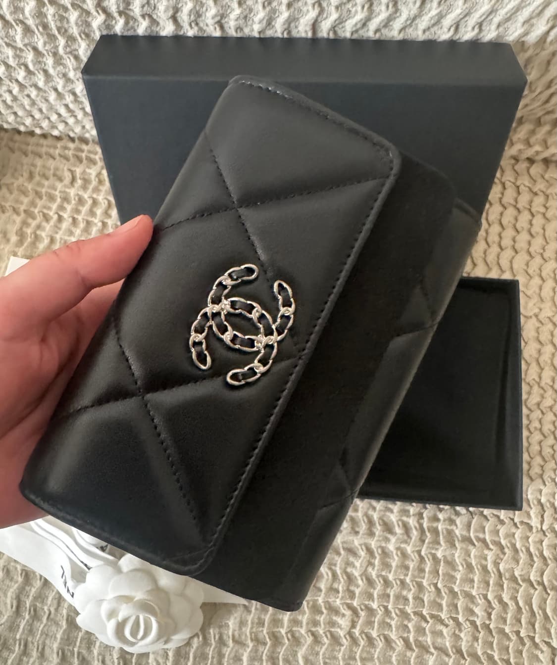 샤넬19 플랩 블랙 중지갑 미사용 새상품 상품이미지3