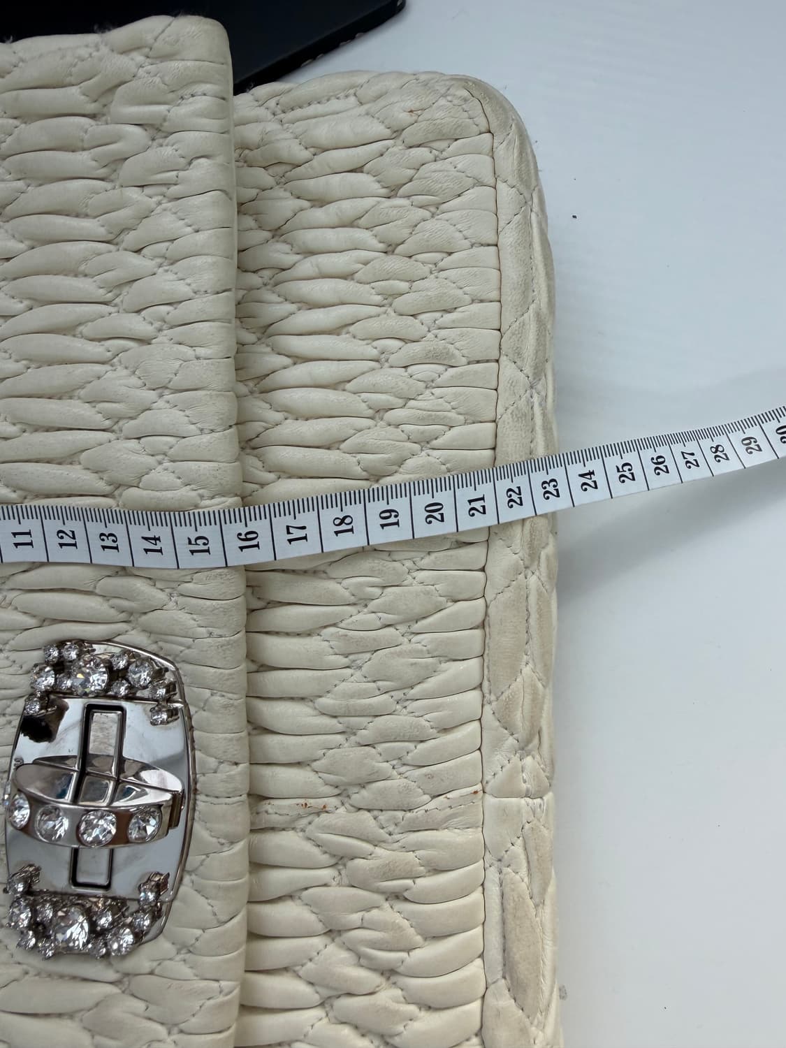 정품) 미우미우 크리스탈 마테라쎄 나파가죽 숄더백 상품이미지10