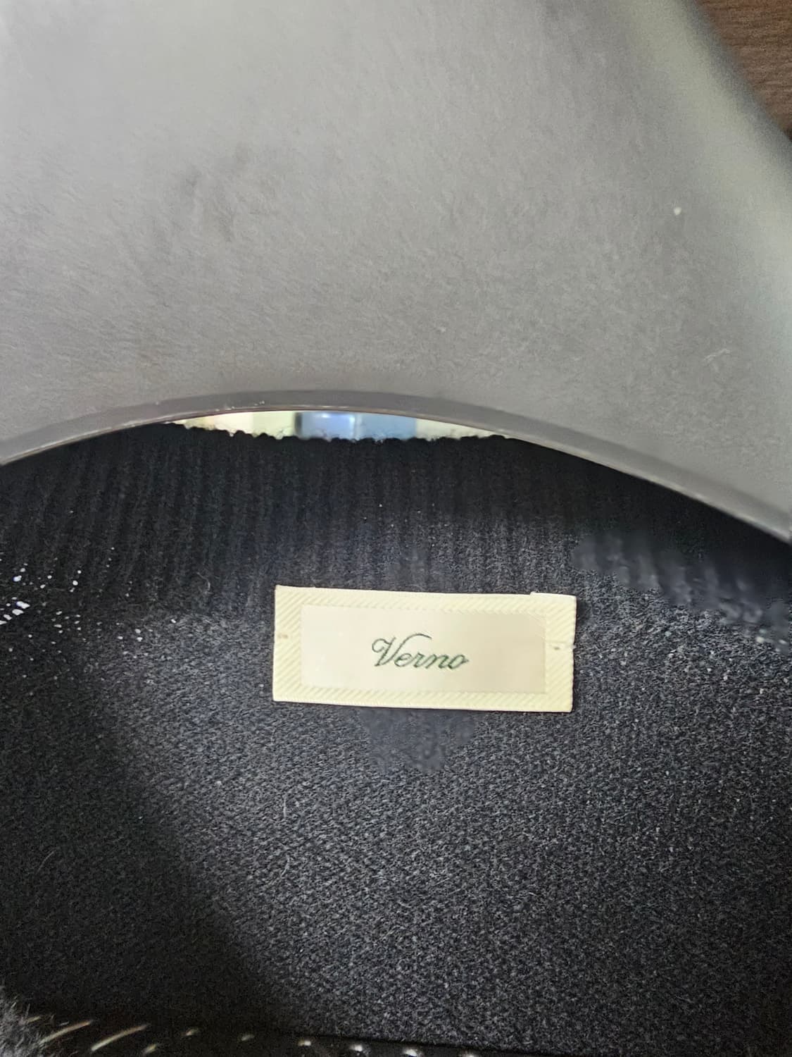 라쿤털 캐시미어 혼합 Verno 브이넥 니트 블랙 팔아요 m미디움 100 상품이미지3