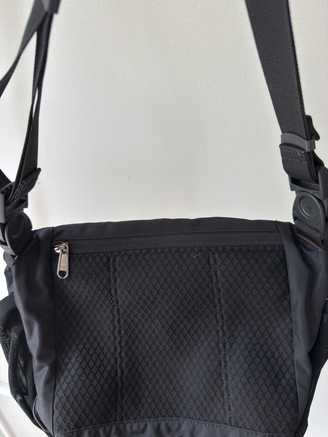 살로몬 몽트 5L 크로스백 브라운 상품이미지4