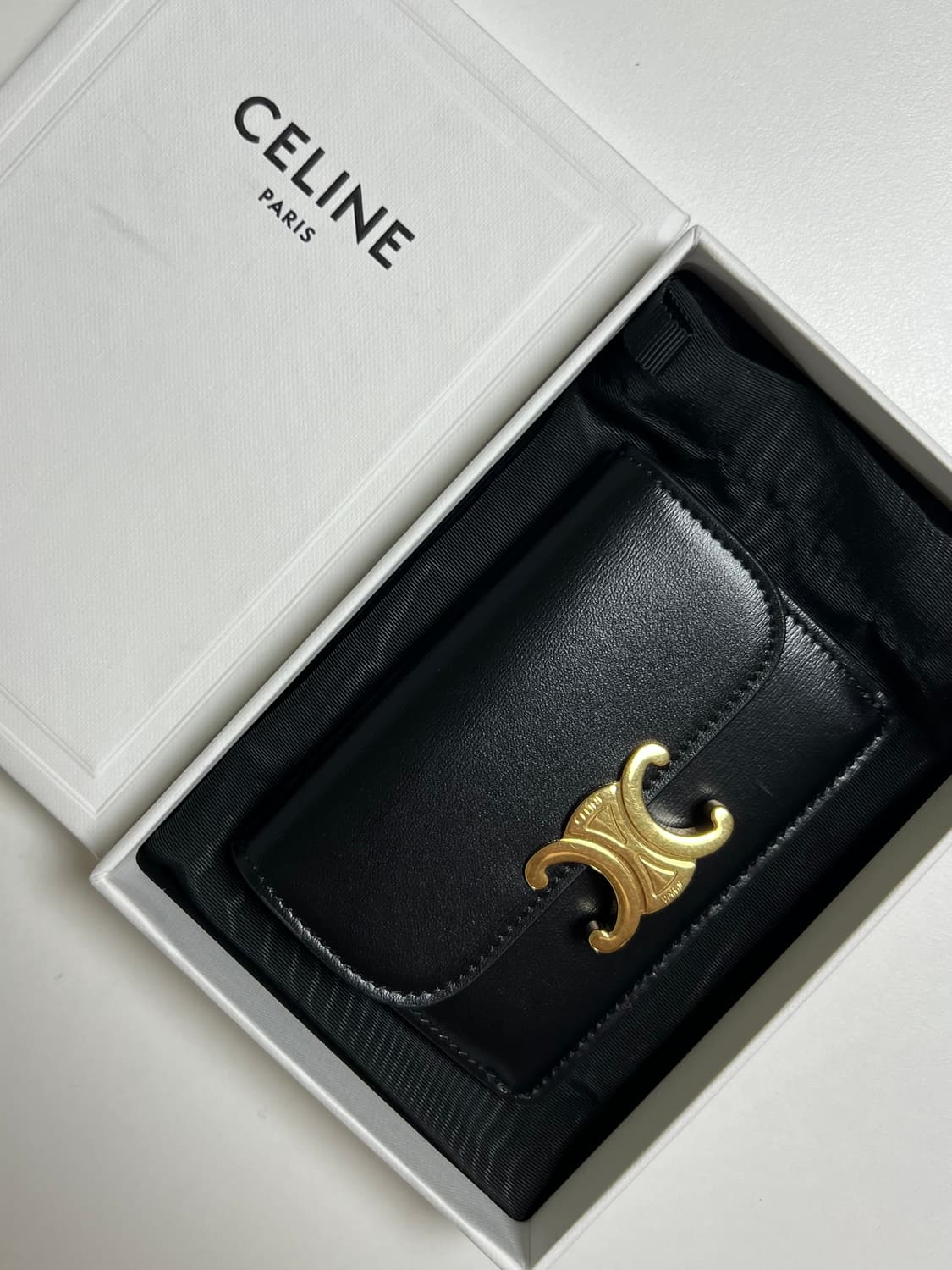 [정품] 셀린느 카드지갑 샤이니 카프스킨 플랩 카드 홀더 블랙 상품이미지1