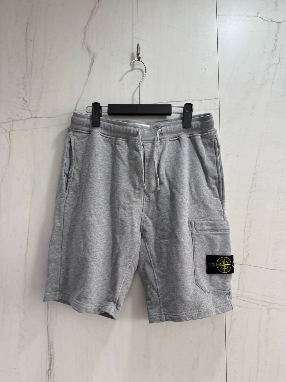 STONE ISLAND 와펜 패치 스웻 반바지 상품이미지1