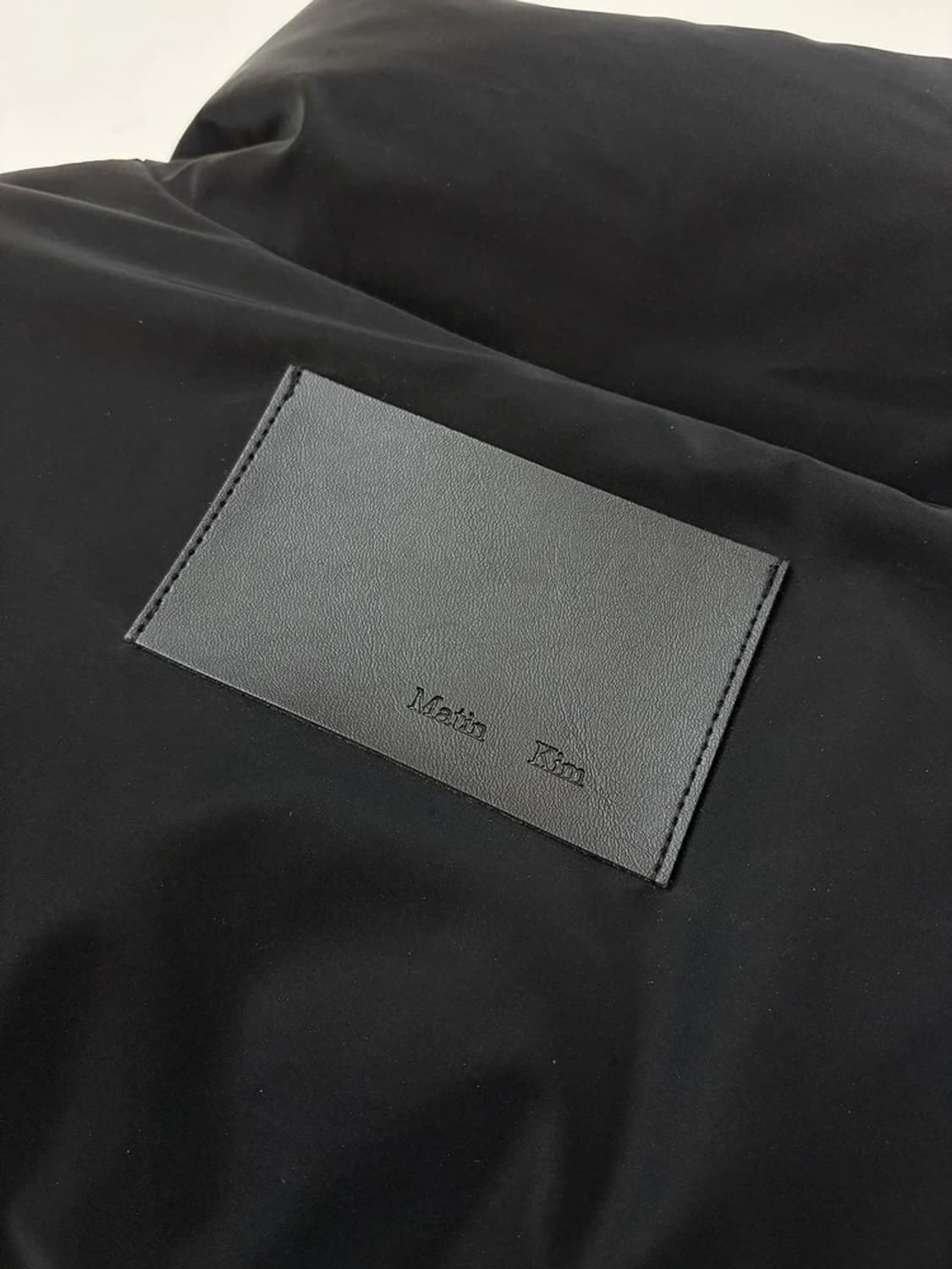 마뗑킴 Matin Kim 22FW 스티치 코팅 매트 패딩 PN5430 상품이미지7