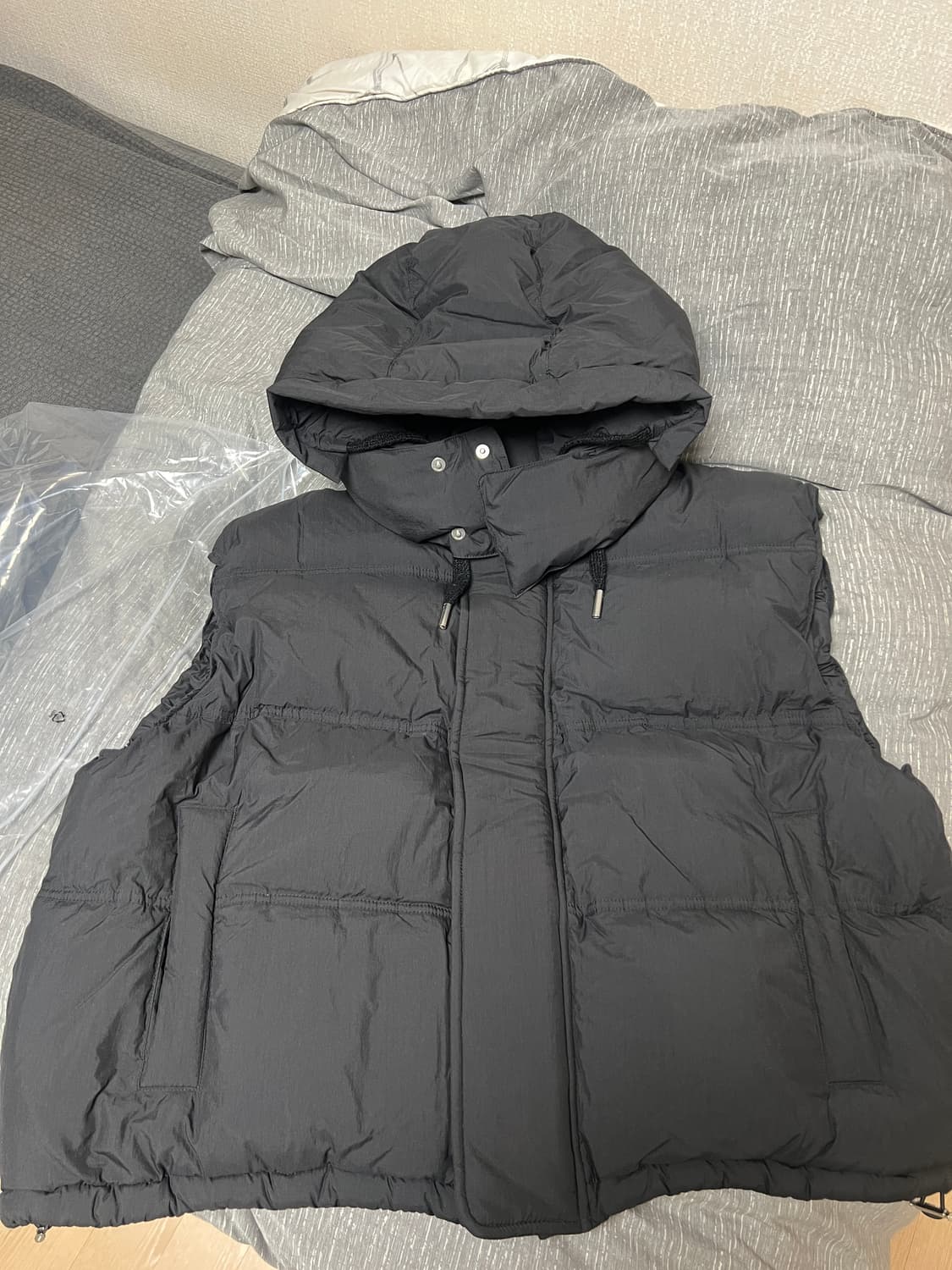 [AMI] 아미 블랙 패딩 조끼 L 새상품 상품이미지1