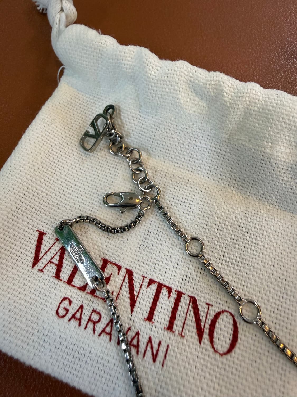 발렌티노 가라바니 V 로고 팔찌 (4Y2J0N40MET) 상품이미지5