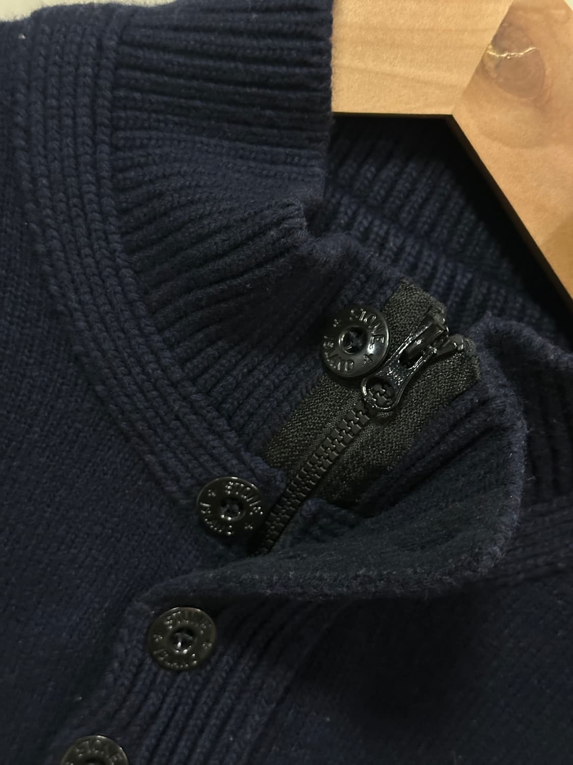 (정품)스톤아일랜드 버튼 아노락 반집업 니트(105) 상품이미지5