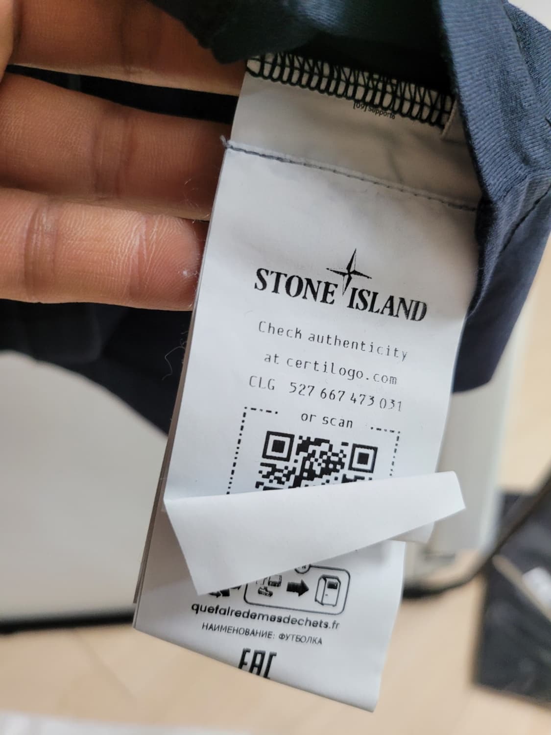 [제목] 옷장 속 '치트키'가 될 한 벌, 스톤아일랜드 네이비 로고 티셔 상품이미지5