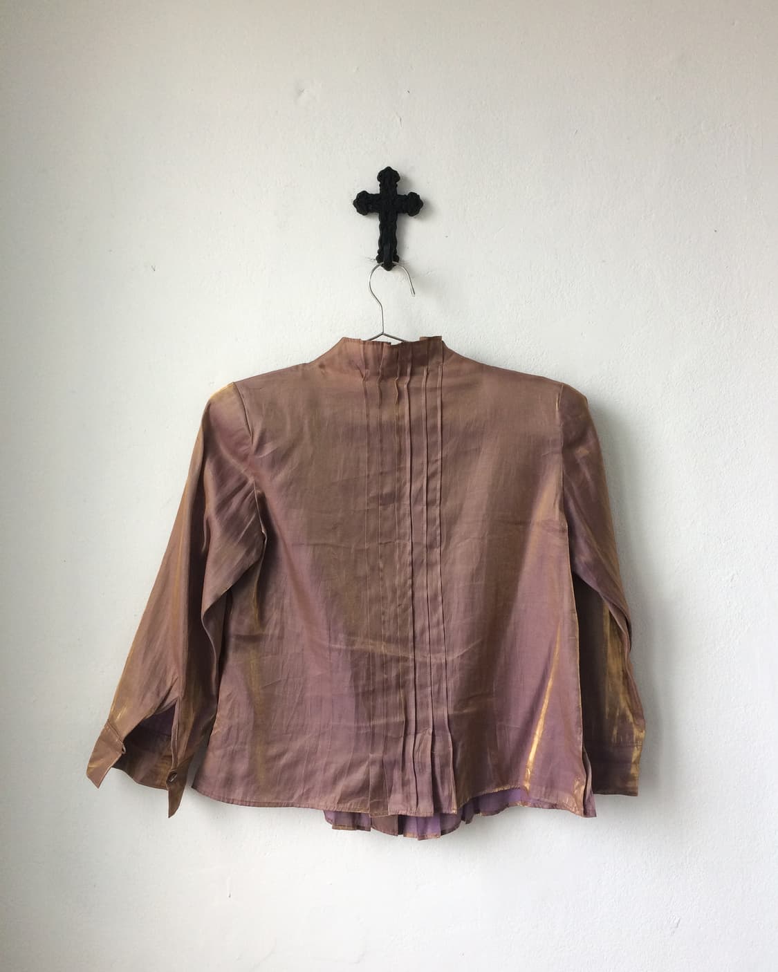 Glossy pleats high neck shirt 상품이미지2