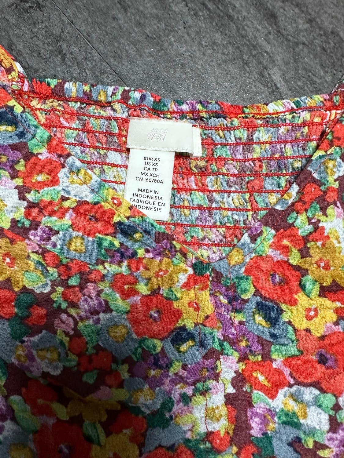 H&M 플라워 셔링 크롭 블라우스 XS 상품이미지5