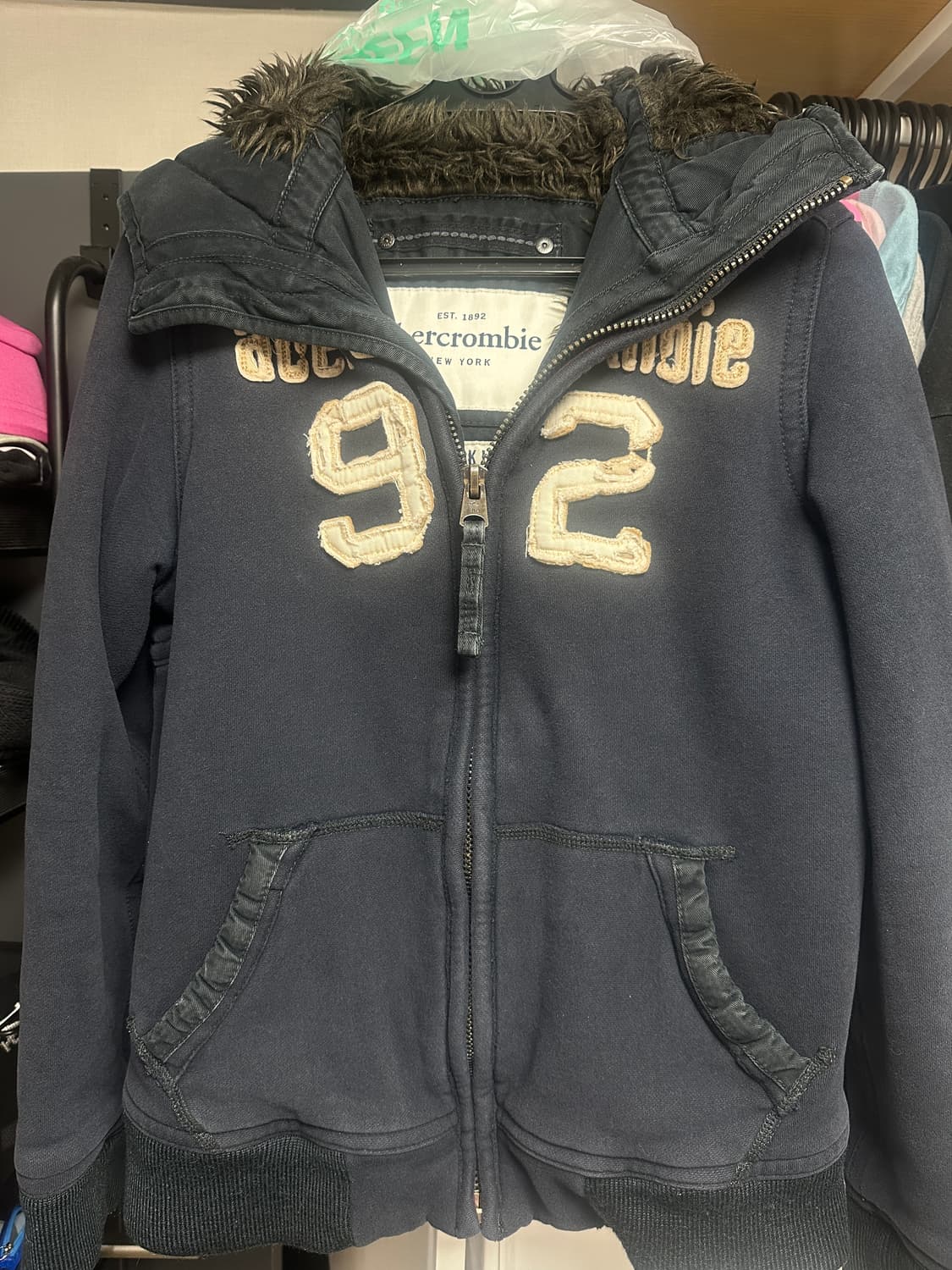 아베크롬비 여성 네이비 퍼 후드집업 상품이미지2