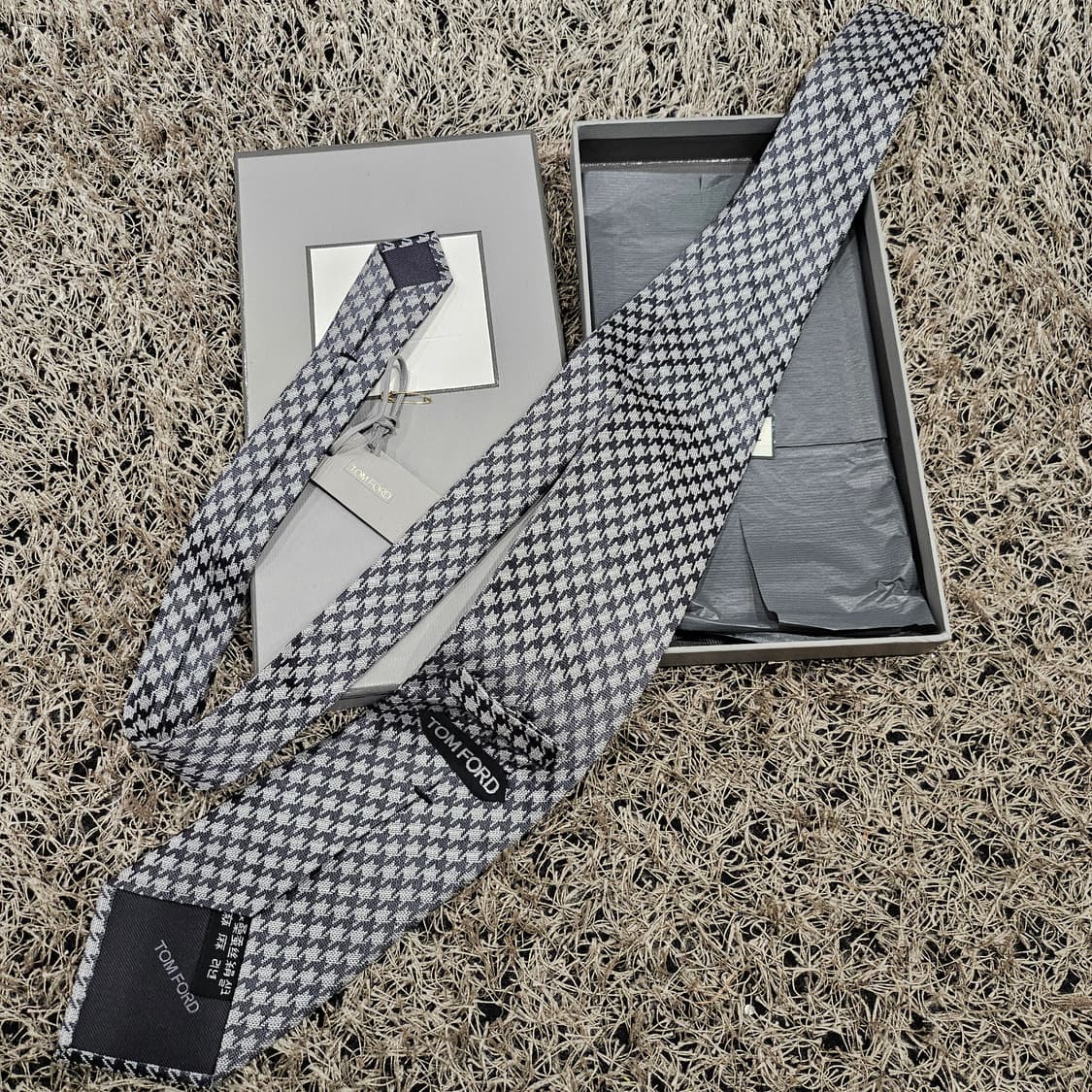 톰포드 하운드투스 체크 패턴 넥타이 상품이미지2