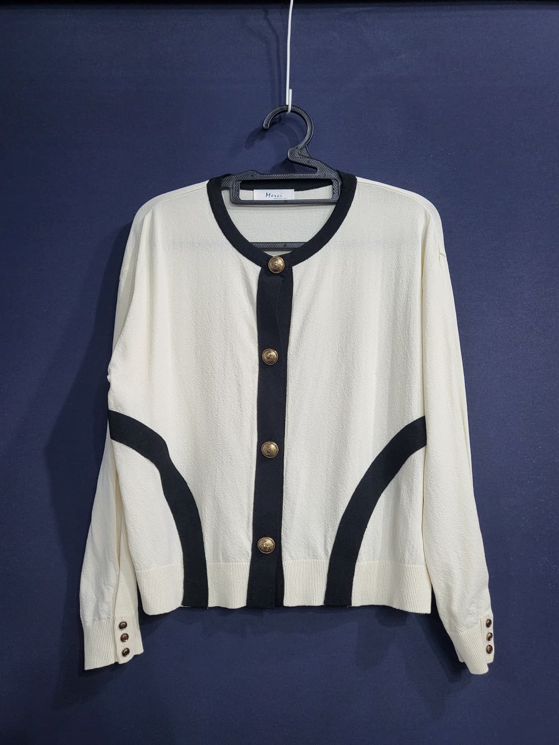 모던한 금장 버튼 가디건 상품이미지1