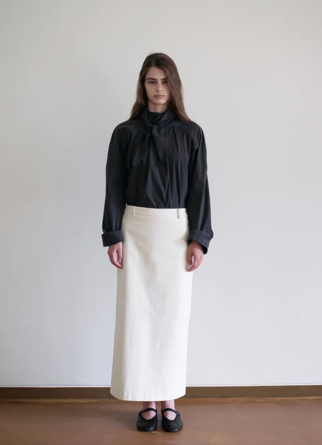 아르토 Draped Half-Neck Tie Blouse_Charcoal 상품이미지1