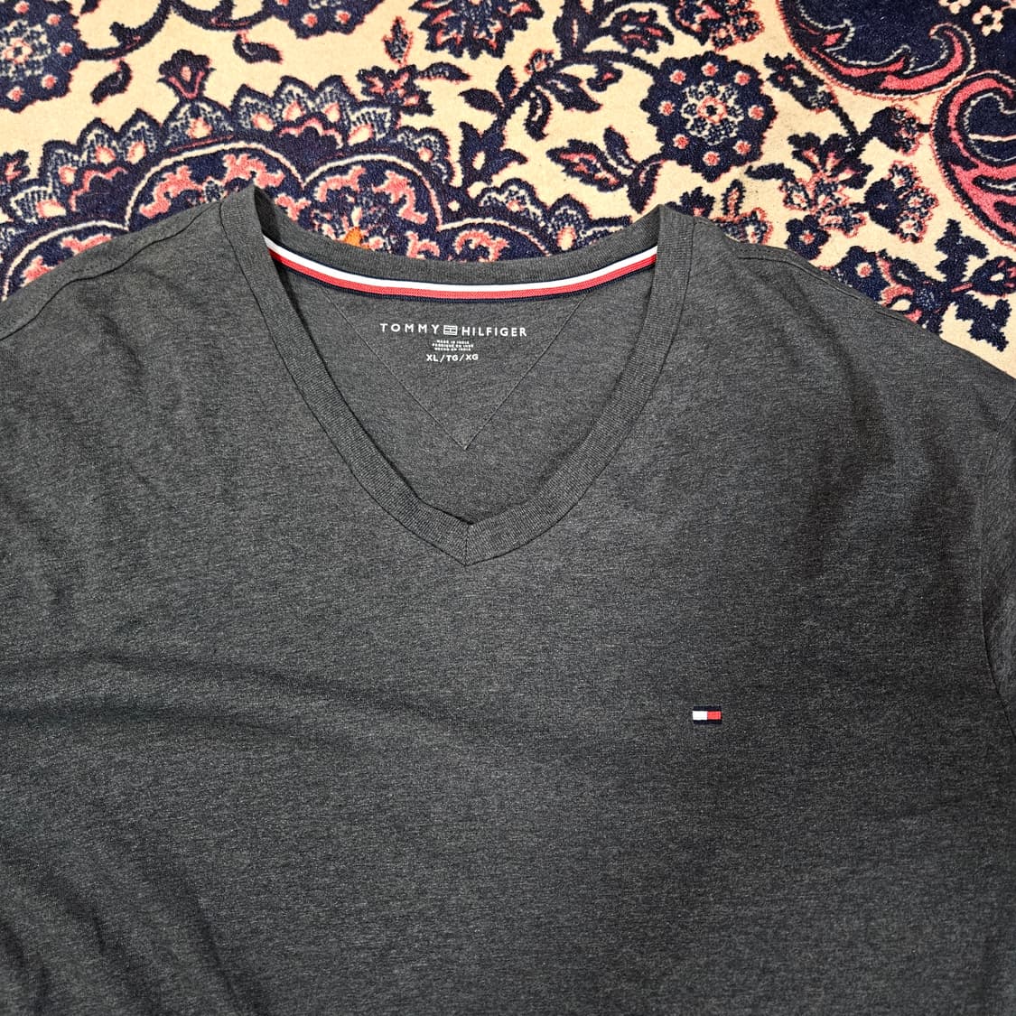 타미힐피거 브이넥 차콜 반팔티셔츠 XL 상품이미지3