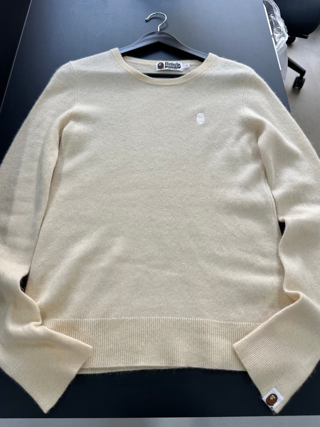 베이프 사루 자수 울 헤어리 니트스웨터 상품이미지4