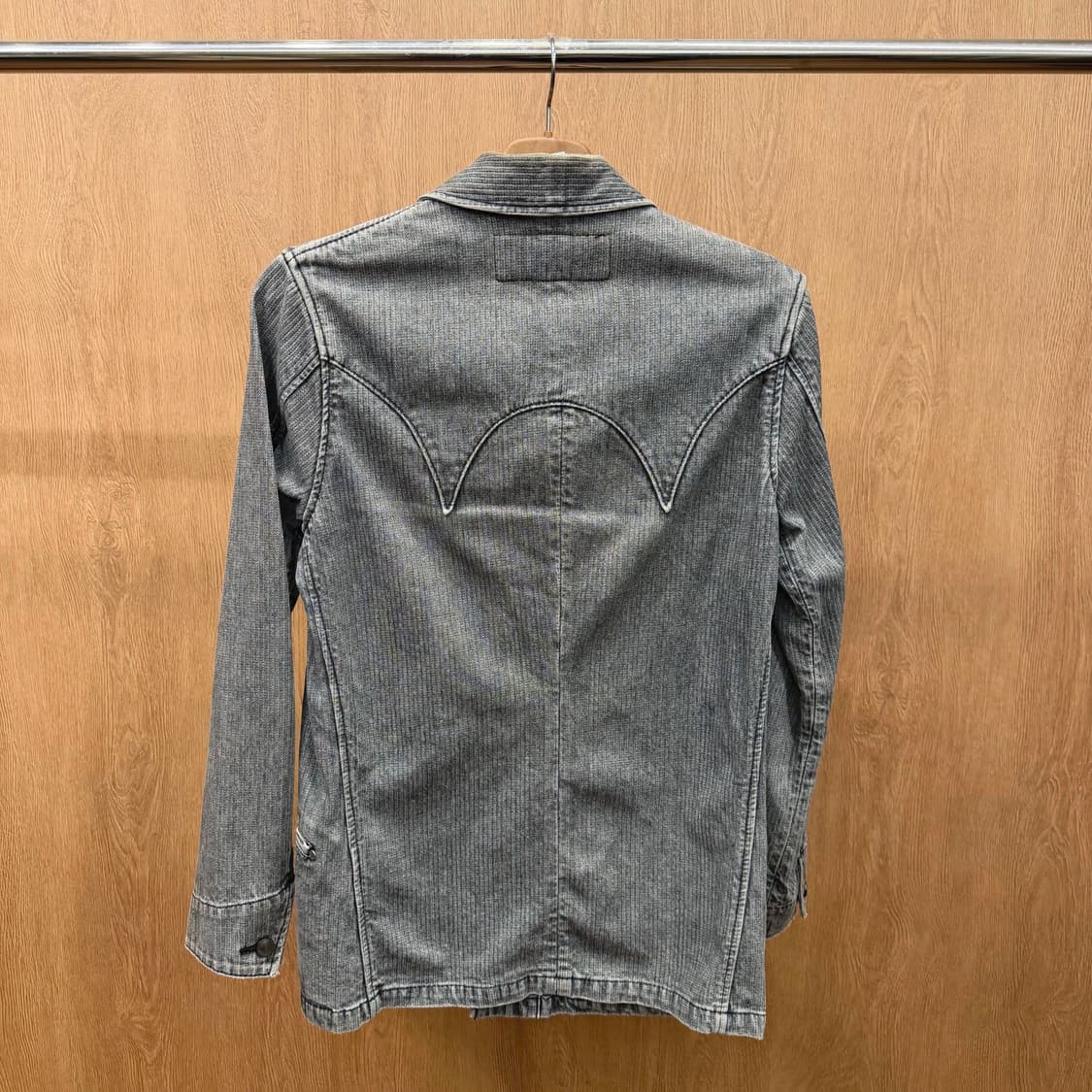 에드윈 데님 자켓 웨스턴 요크 절개 메탈 버튼 디테일 그레이 상품이미지3