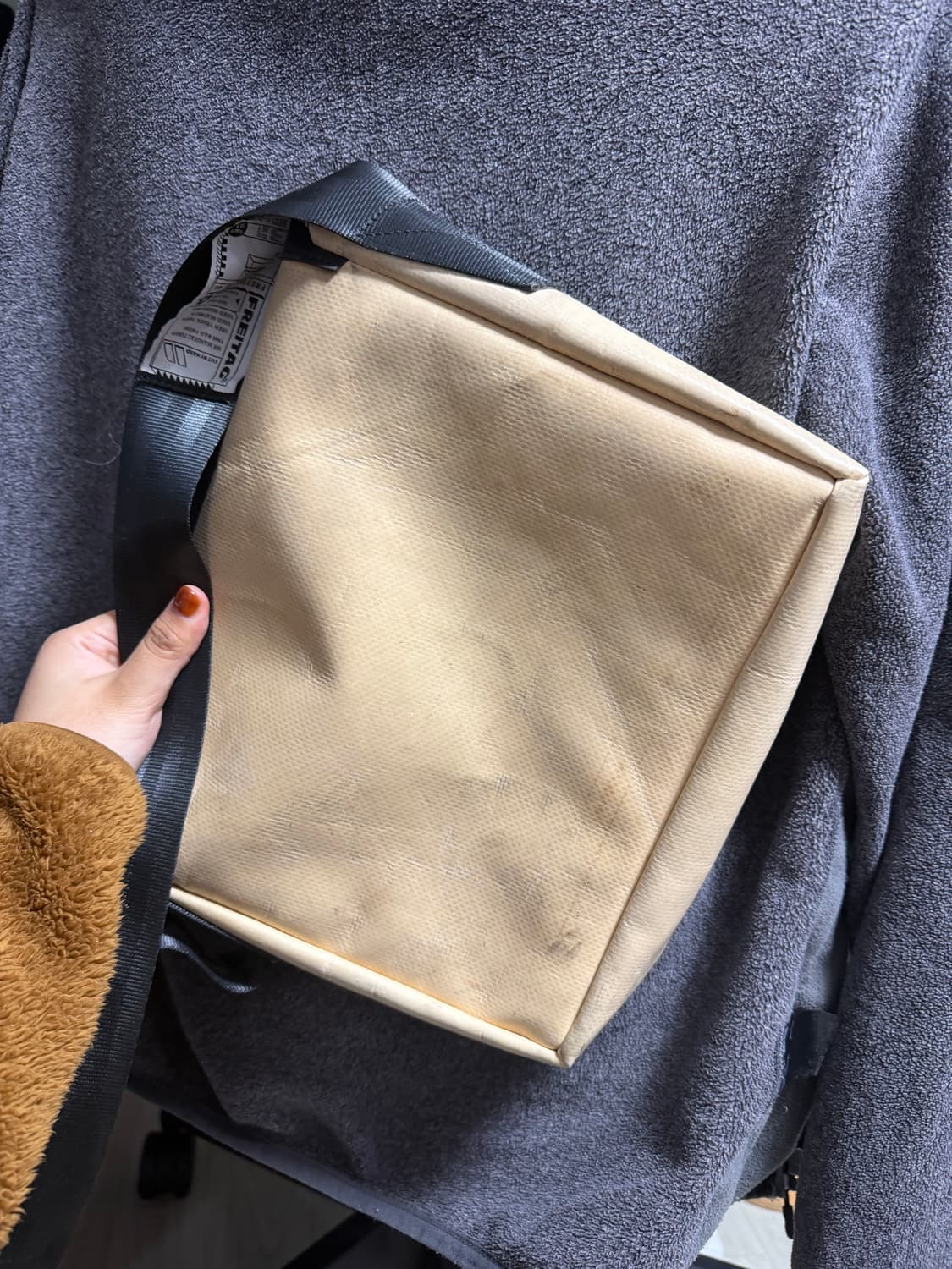 프라이탁 덱스터 F14 DEXTER 크림색 / 상태 최상 / 압구정 구매 상품이미지2