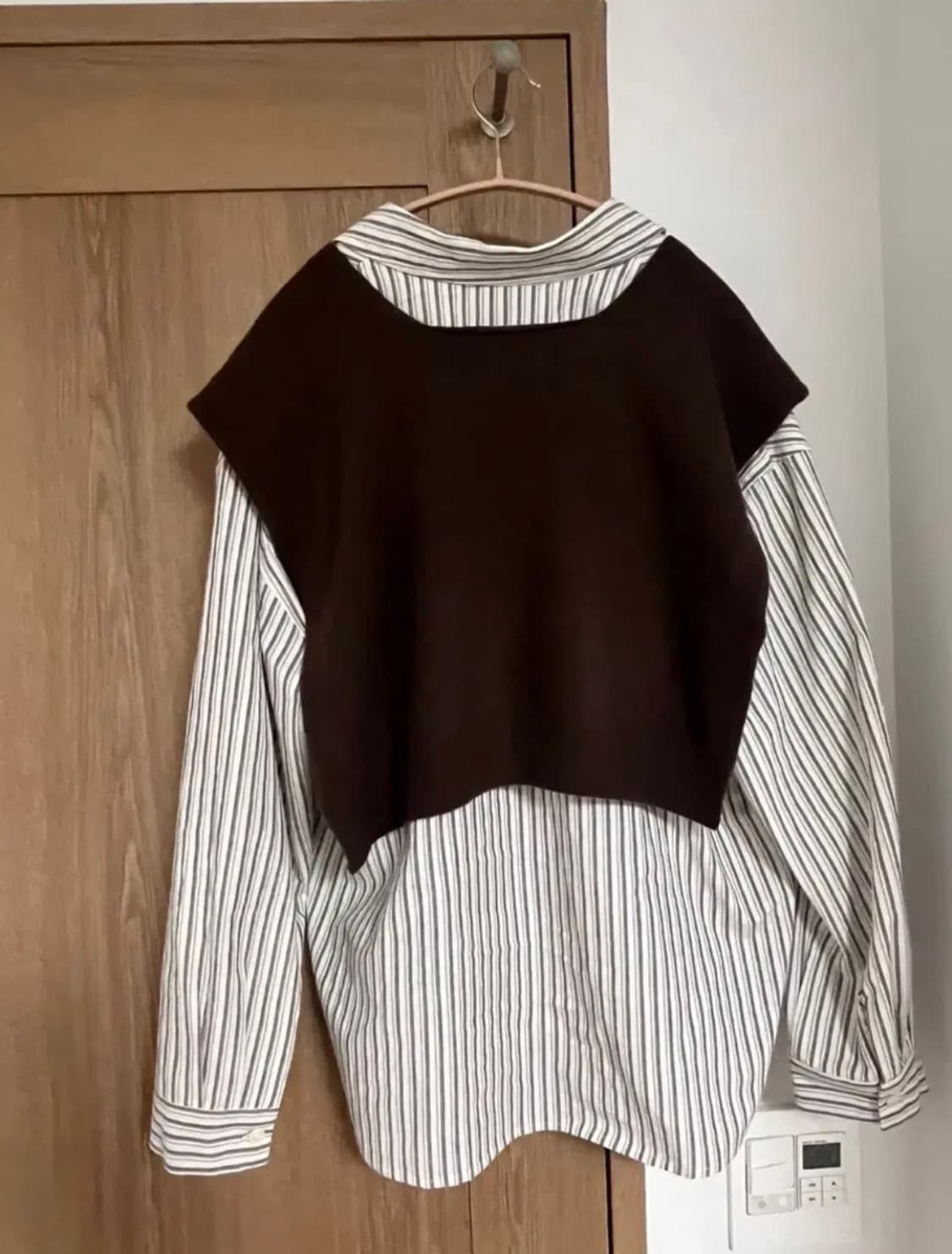 (새상품) Inouf 매장 구매 이너프 tag 셔츠+ 브라운 숄 세트 상품이미지2