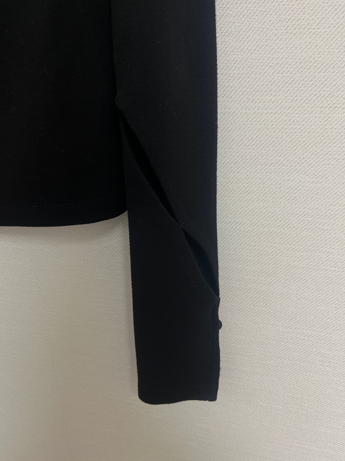 elfelfelf 컷아웃 긴팔 티셔츠 상품이미지3