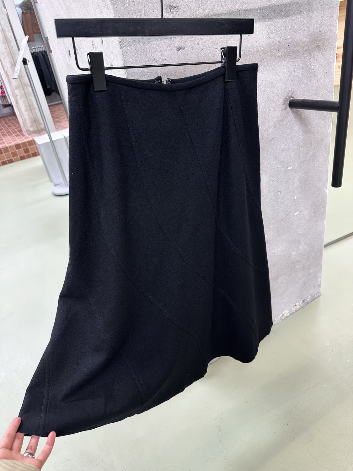 black diagonal line wool skirt 상품이미지1