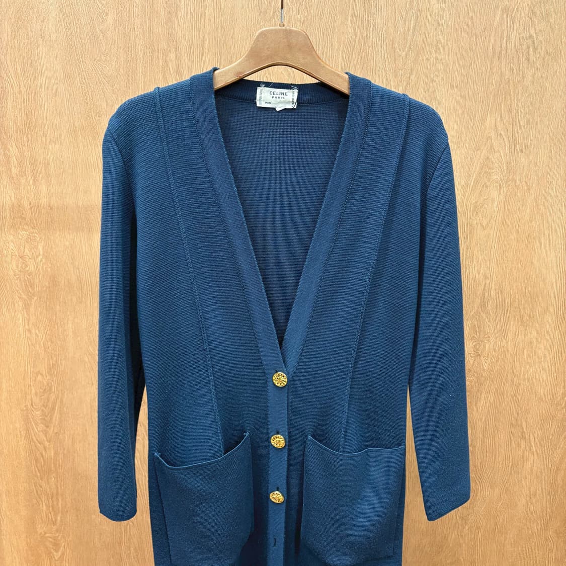셀린느 딥 브이넥 긴팔 울 롱 가디건 골드 메탈 버튼 포켓 디테일 블루 상품이미지4
