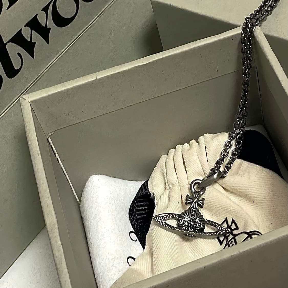 풀박스) 비비안웨스트우드 빈티지 바스릴리프 펜던트 목걸이 상품이미지2