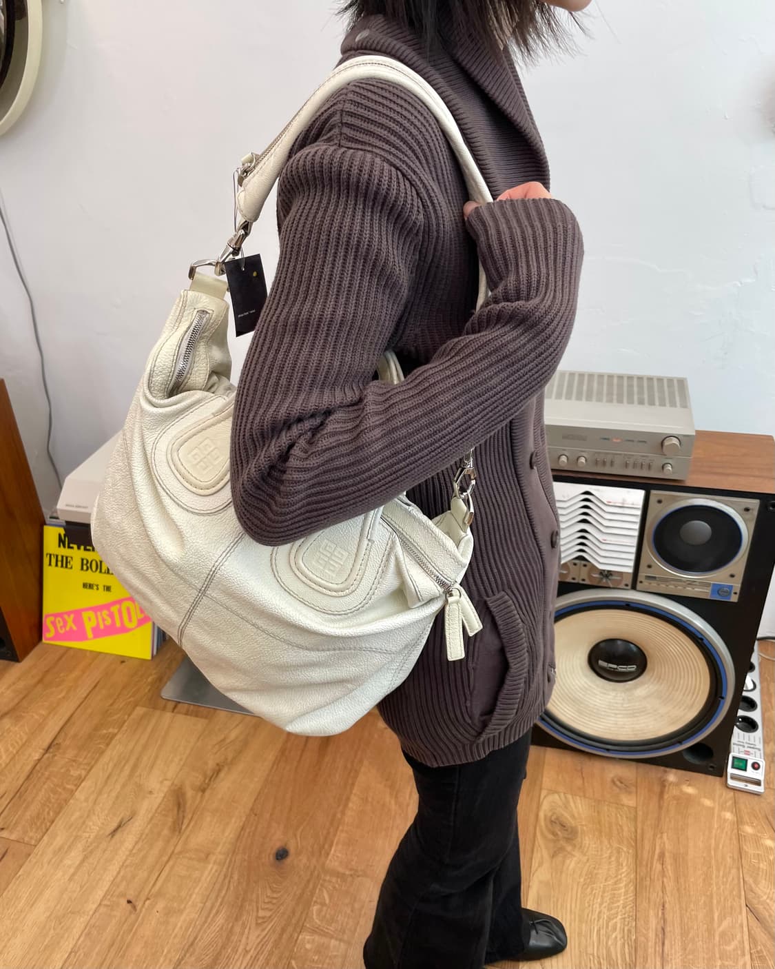 지방시 페이던트 레더 백 상품이미지2