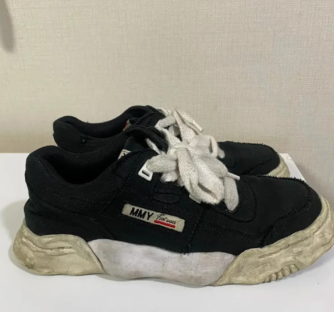 [미하라야스히로/파커] 42사이즈 블랙 스니커즈 상품이미지1