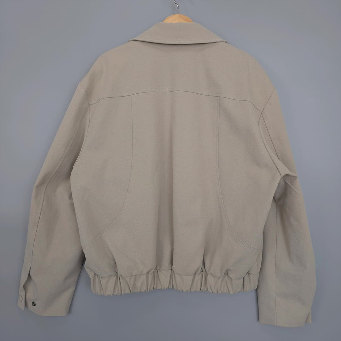 르마드 LEMARD 미니멀 절개 블루종 밑단밴딩 자켓 3 상품이미지4