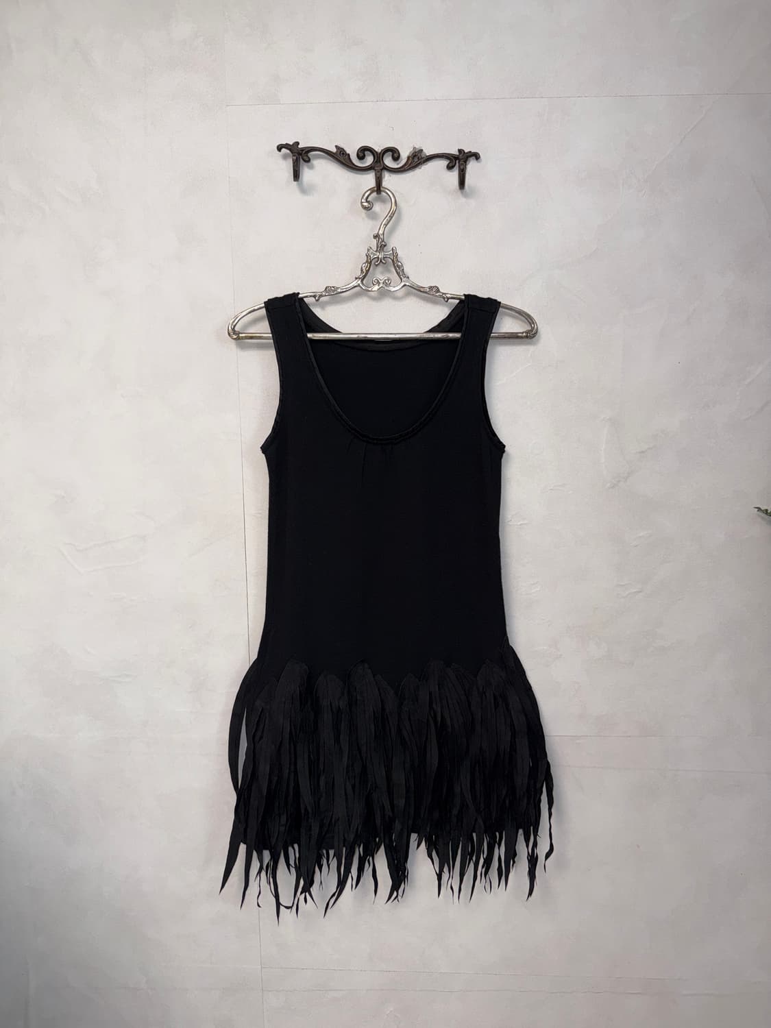 Black grunge feather details ops 상품이미지1