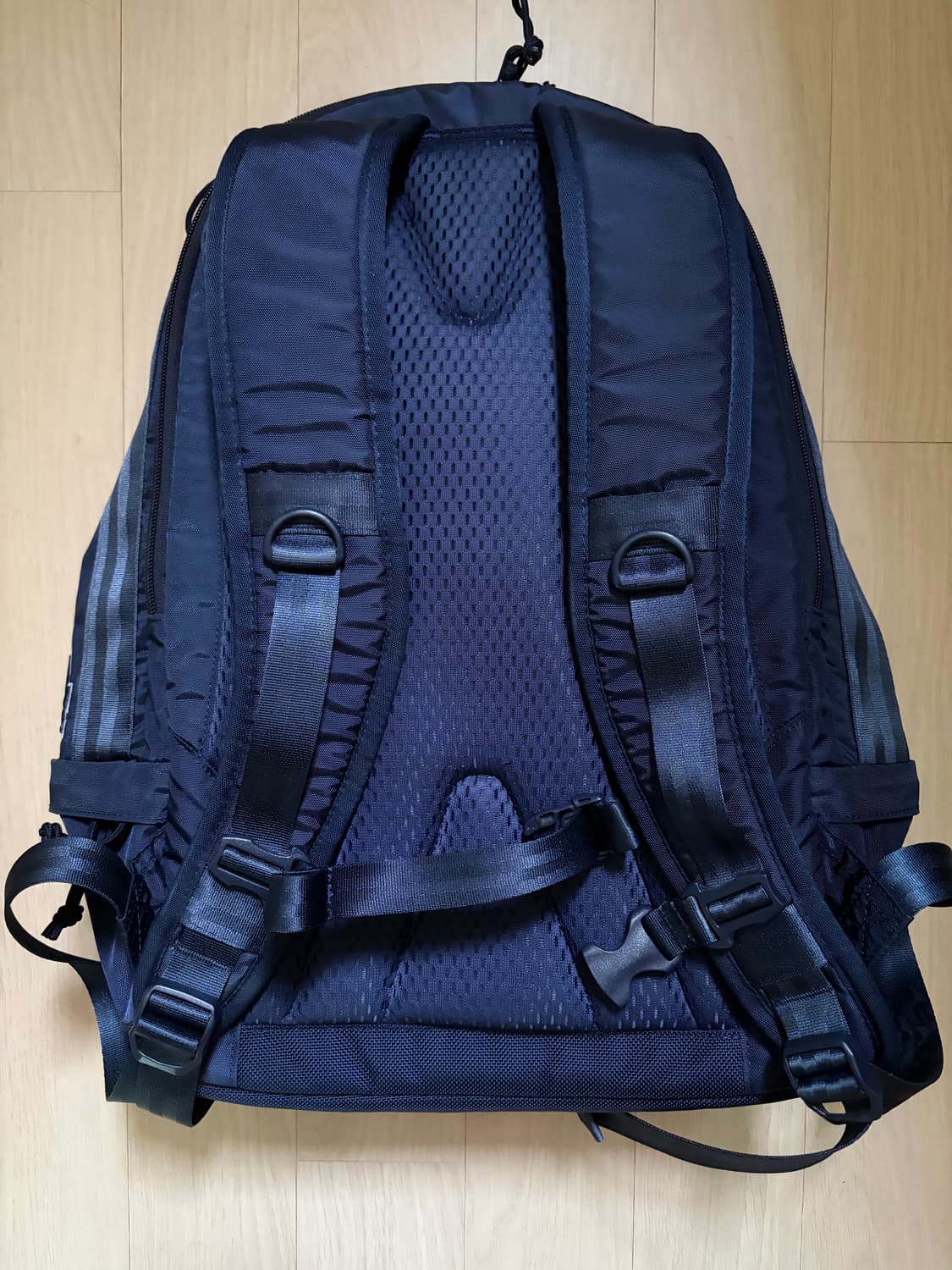 뉴에리 백팩 판매합니다. 상품이미지2