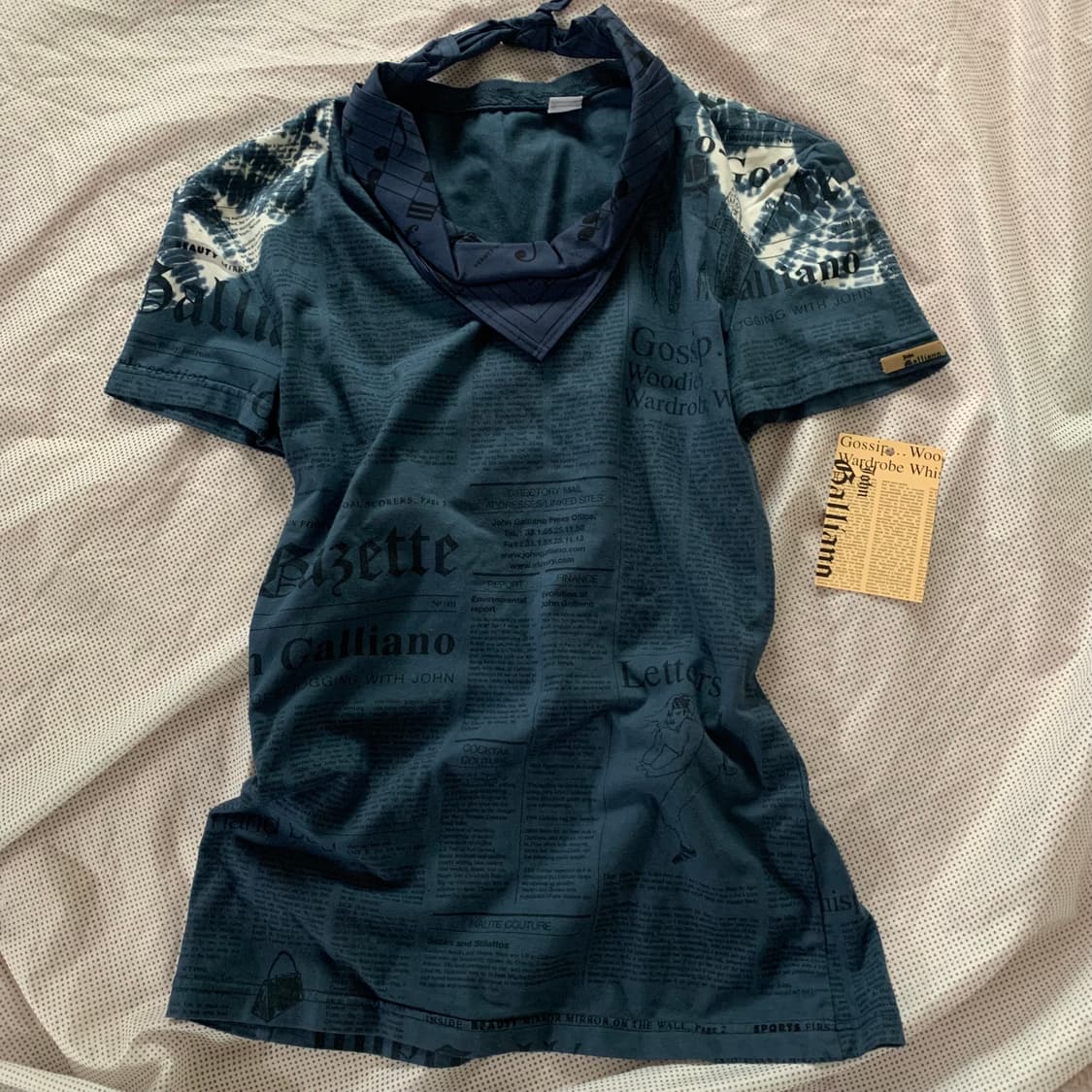 존 갈리아노 음표 프린트 스카프 반팔 상품이미지4