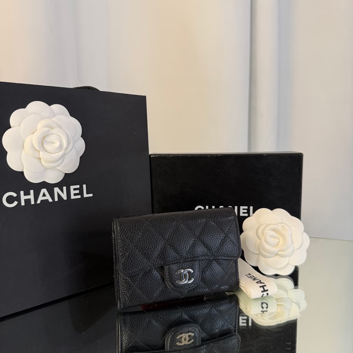 샤넬 클래식 카드 홀더 그레인드 카프스킨 & 실버 메탈 블랙 상품이미지2