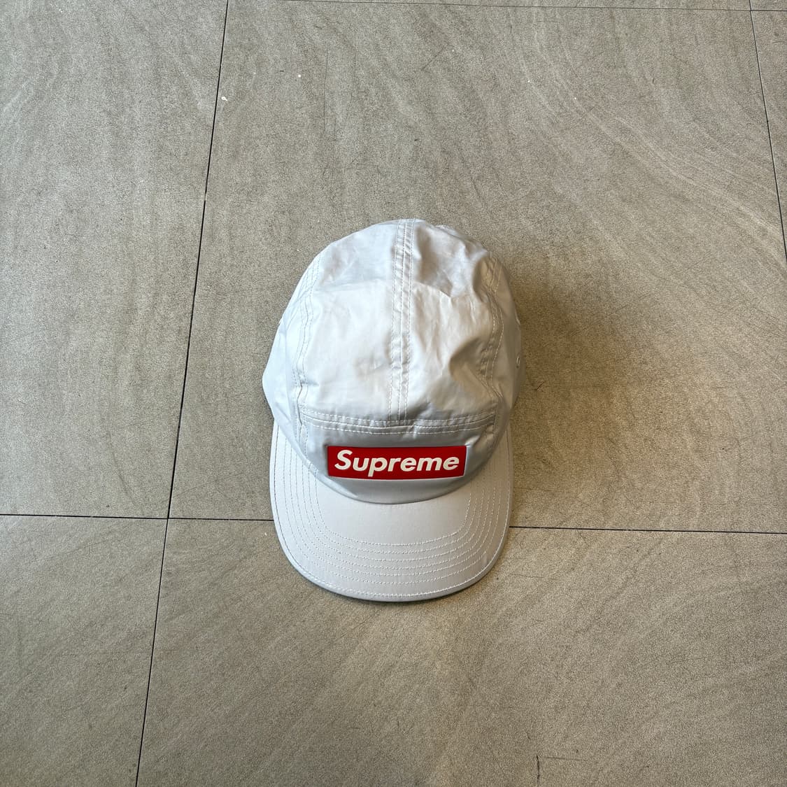 20FW 슈프림 인셋 로고 캠프캡 그레이 상품이미지1