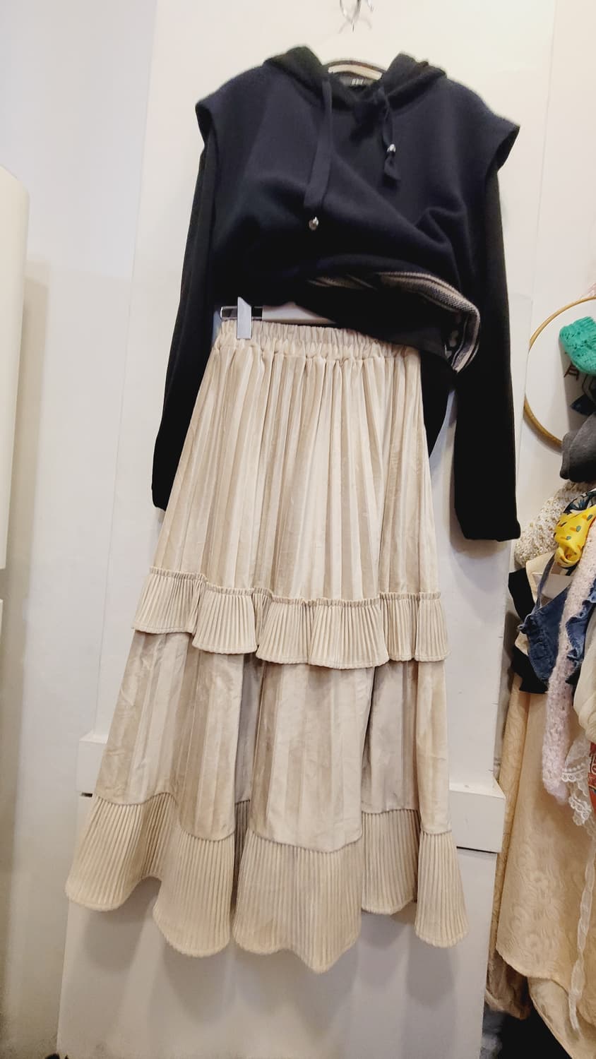 오즈세컨 레이어드 후드니트. 벨벳 캉캉 스커트 상품이미지9