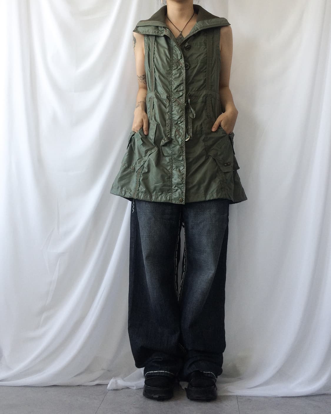 Glossy long vest 상품이미지1