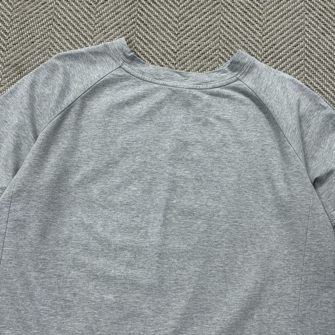 럭키슈에뜨 로고 자수 티셔츠 v2900 상품이미지4