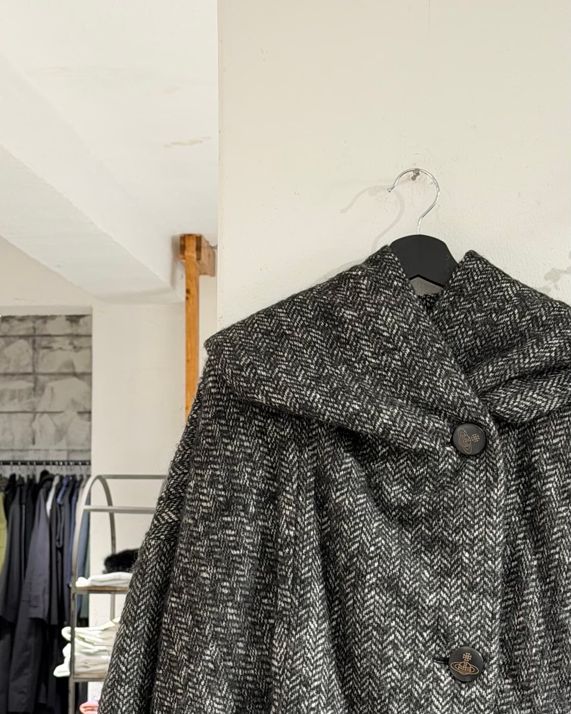 비비안웨스트우드 그레이 헤링본 울 숄 코트 상품이미지2