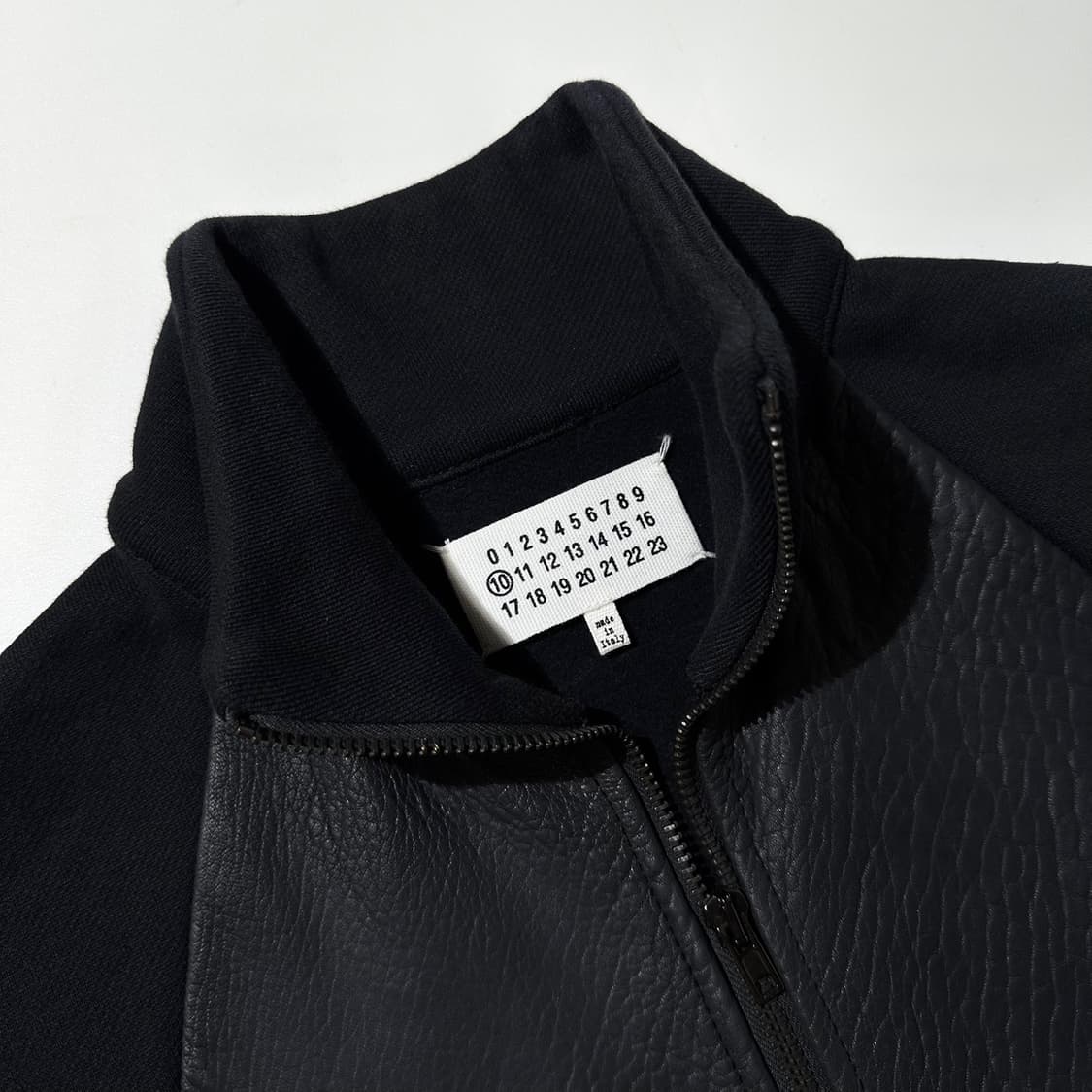 (매장판) 메종 마르지엘라 슬리브리스 레더 집업 코트 블랙 상품이미지4