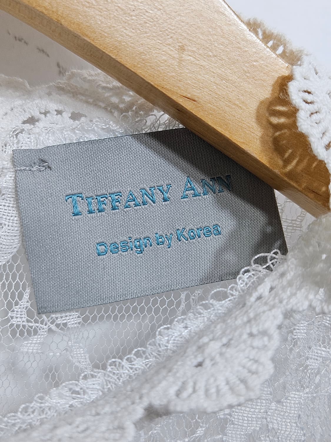 티파니앤 화이트 레이스 긴팔 블라우스 상품이미지4