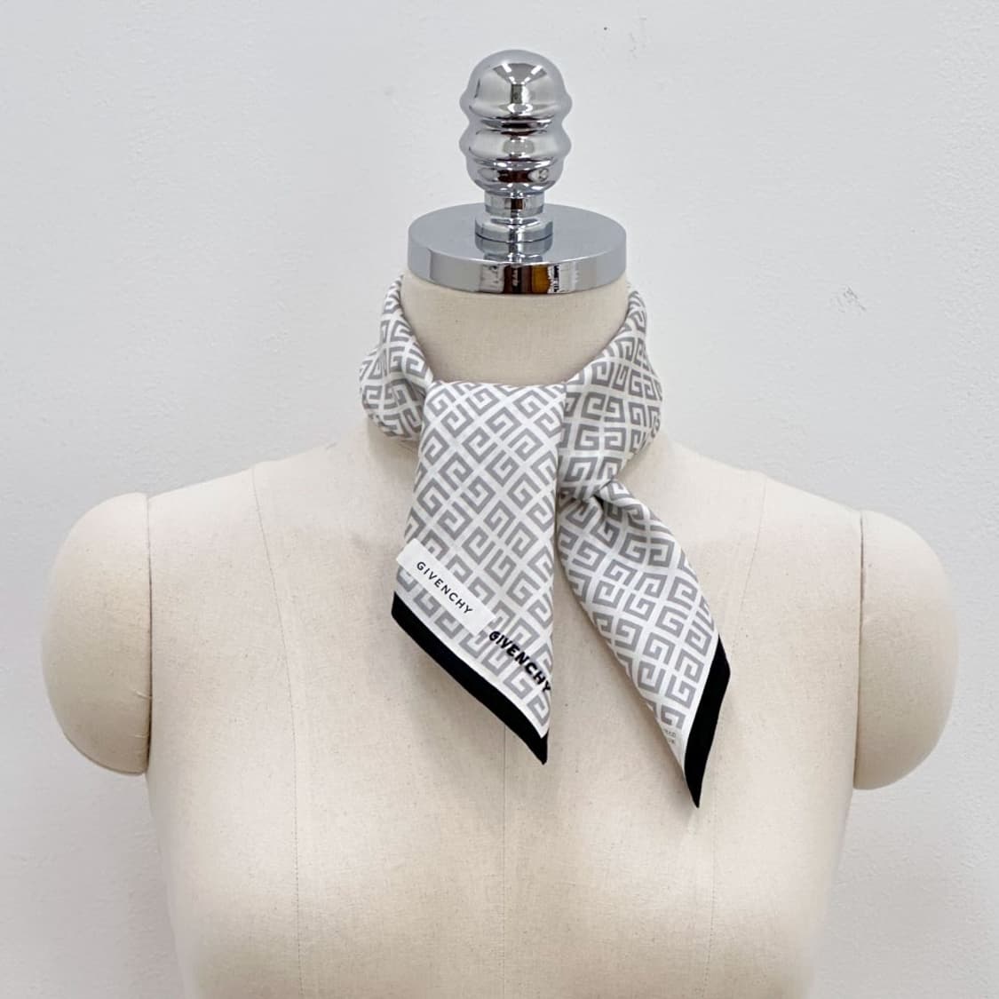 (새상품) givenchy / 지방시 쁘띠스카프 손수건 상품이미지6