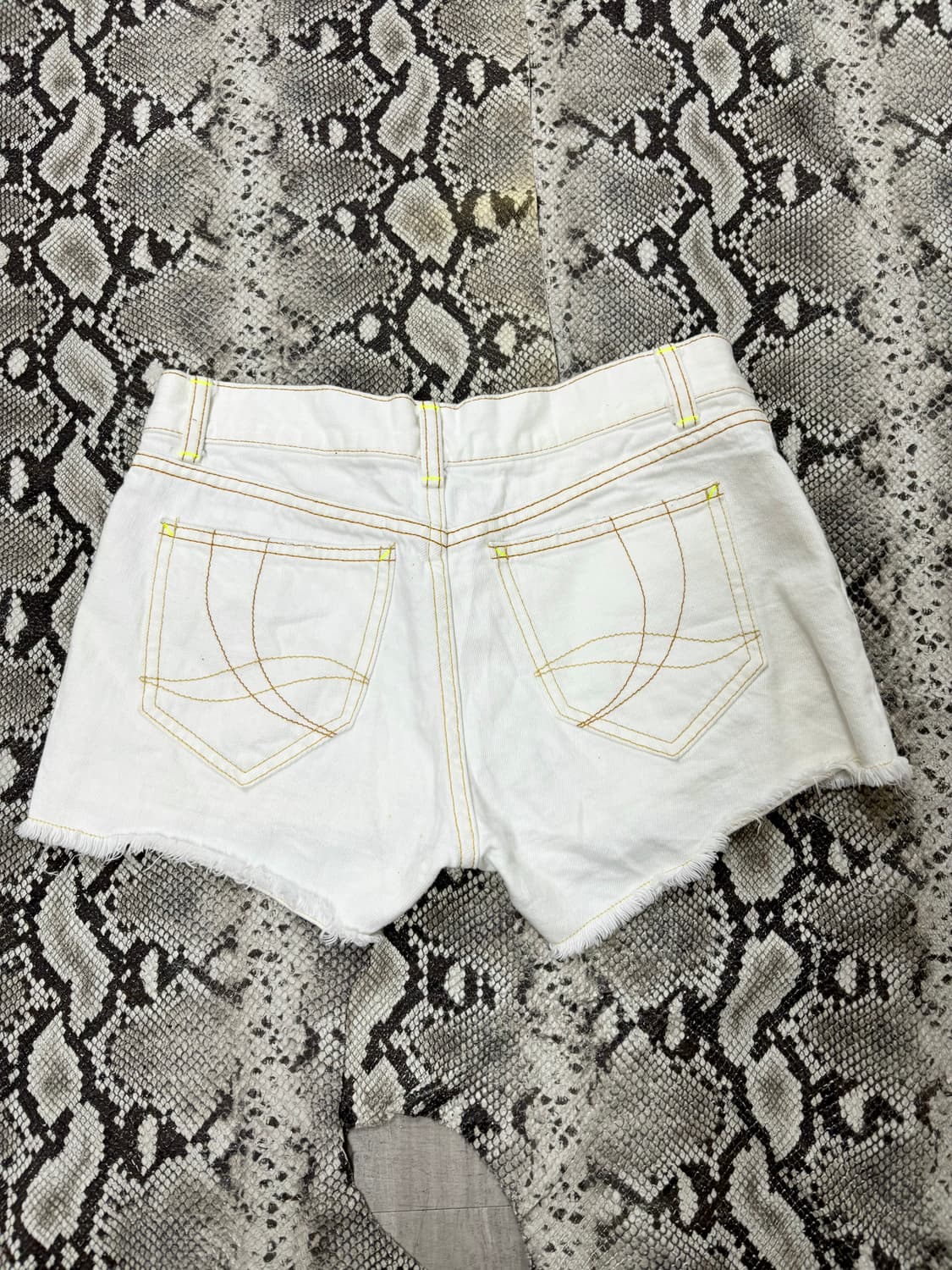 “Vintage” Y2K White Damaged Stitch Detai 상품이미지5