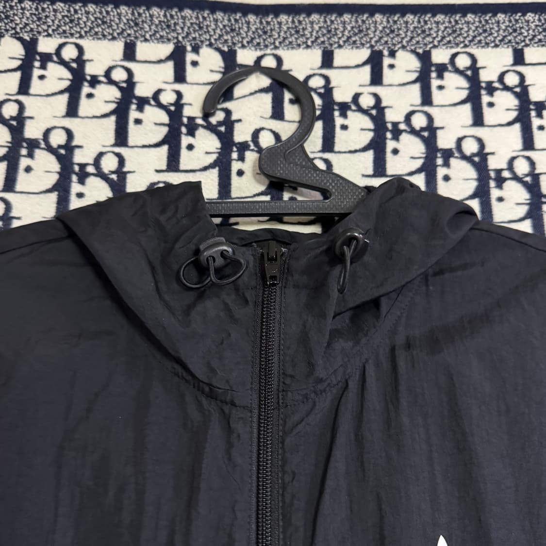 아디다스 에센셜 후드 바람막이 M 상품이미지3