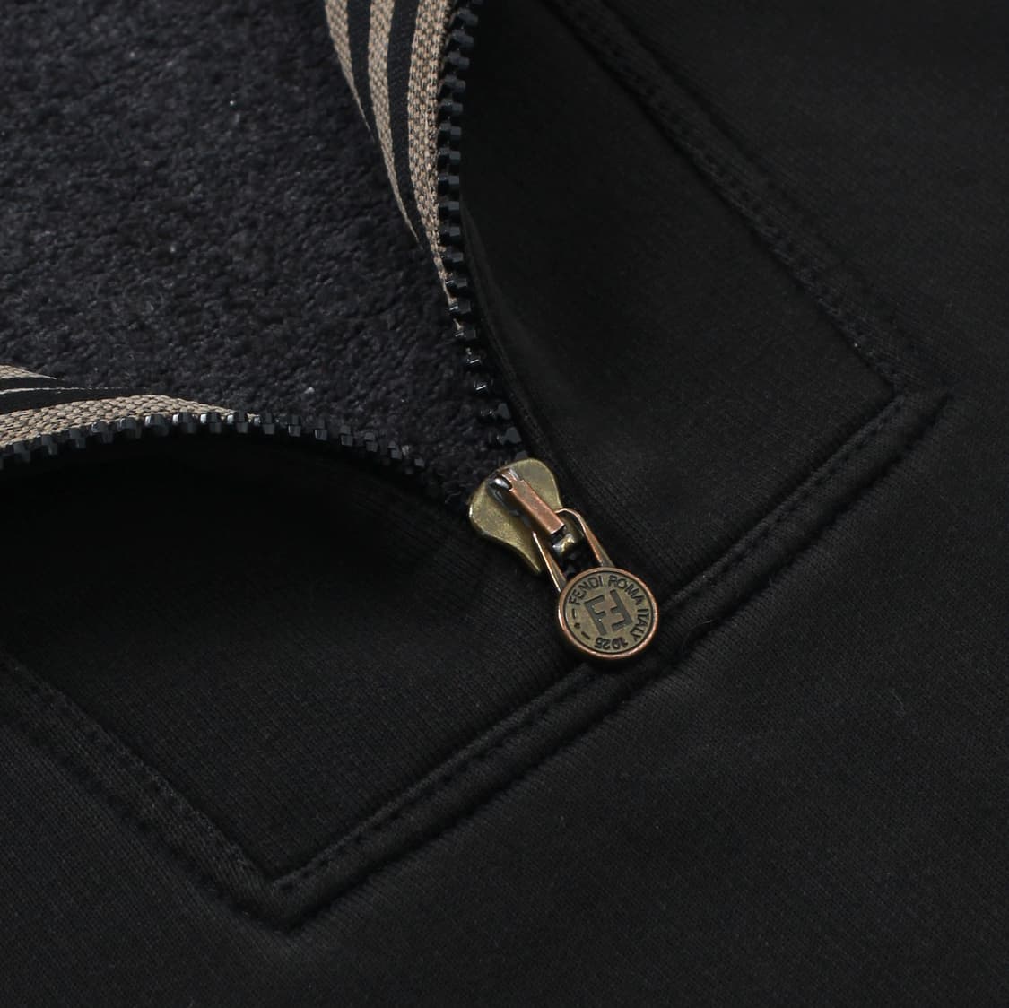 펜디 Fendi 빈티지 블랙 스트라이프 카라 반집업 맨투맨 스웻셔츠 상품이미지2